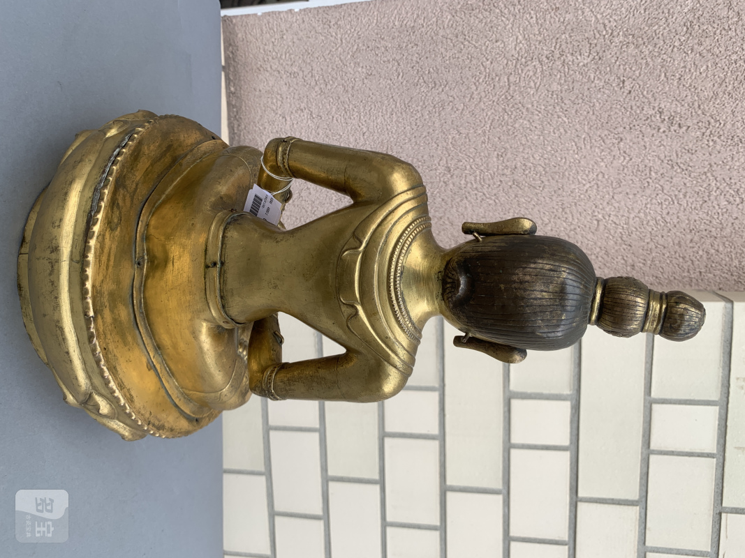 A gilt-repoussé figure of Amitayus - 图8